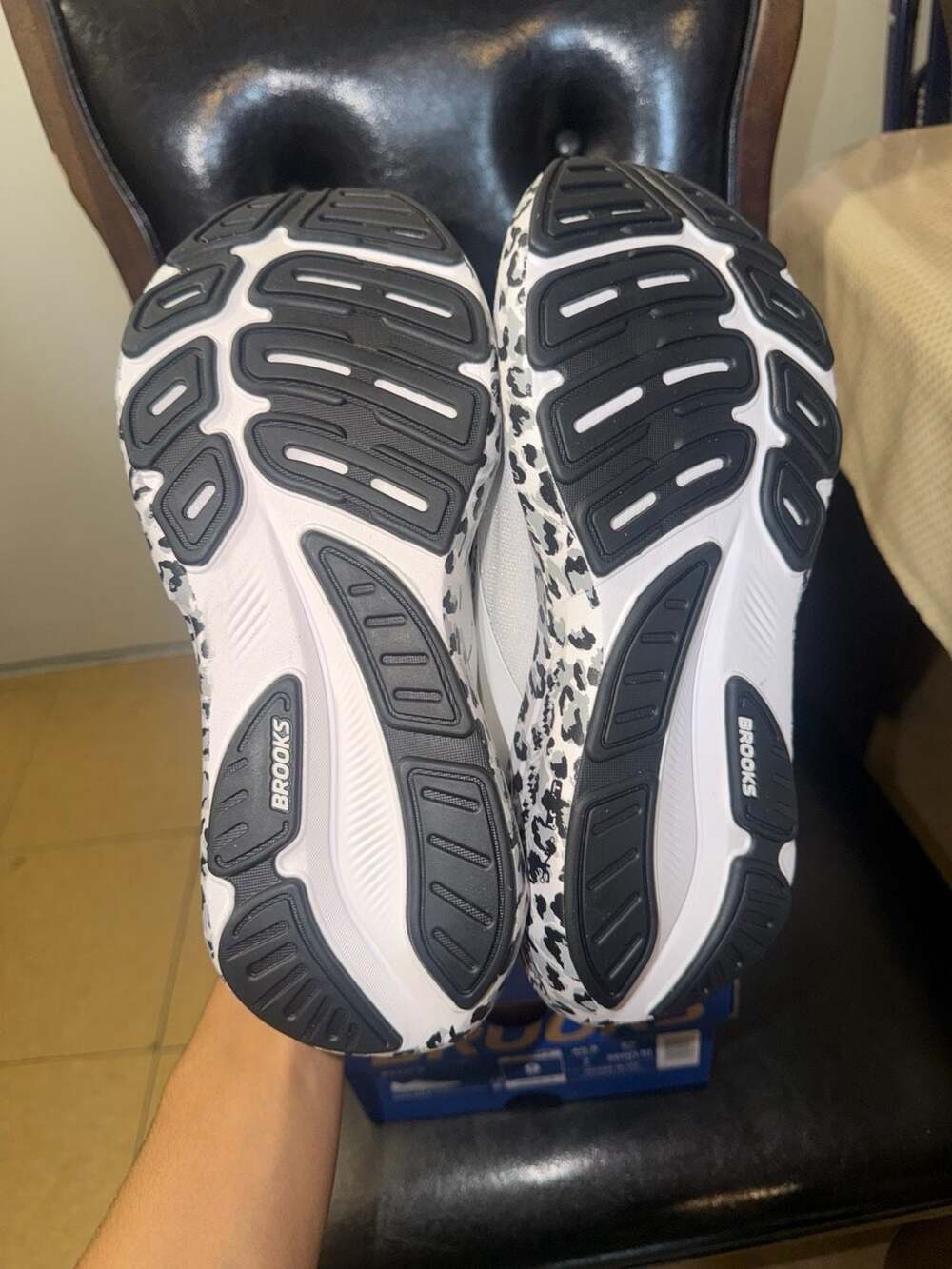 Brooks Revel 9 Women's Running Shoes White/Grey/Black Leopard Print - Picture 8 of 11